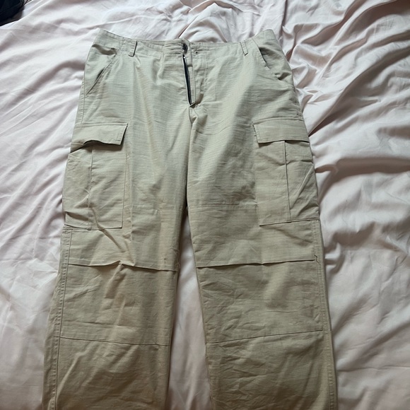 Carhaarrt cargo pants size 34 in traditional khaki - Picture 3 of 3